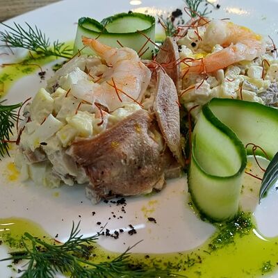 Салат Оливье оригинальный в Лавр по цене 610 ₽