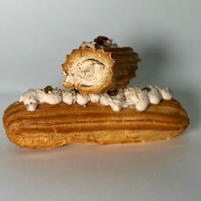 Эклер с гусиным мясом и грушей в Кусай эклер по цене 297 ₽