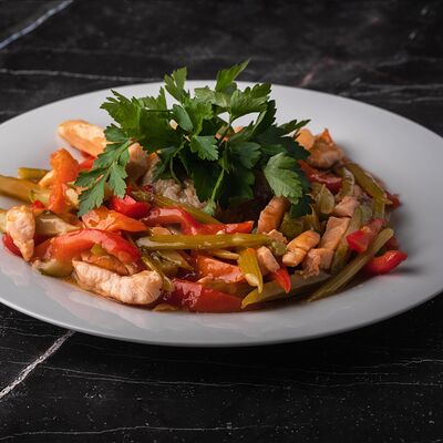 Семга, с припущенными овощами в Оливье по цене 1100 ₽