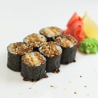 Ролл с копченым угрем и омлетом в Нами
