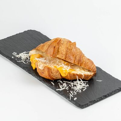 Круассан с сыром в Коко Point по цене 559 ₽