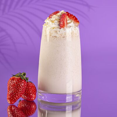 Молочный коктейль Клубничный чизкейк в Pink milk x Lift по цене 420 ₽