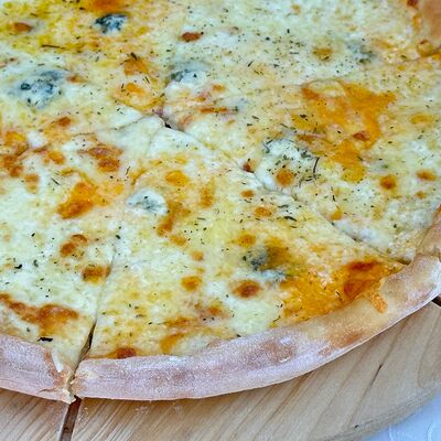 Пицца Сырная в Мансарда по цене 670 ₽