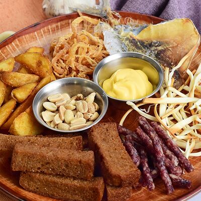 Тарелка снеков в Самое популярное кафе по цене 450