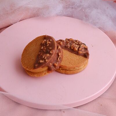 Печенье-сэндвич со взбитой карамелью в Co'Zona по цене 350 ₽