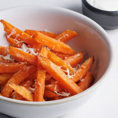 Батат фри с пармезаном и дзадзики в АВЛИ бистро по цене 470 ₽