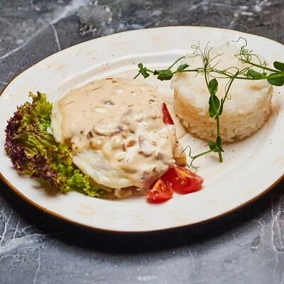 Филе морской рыбы, запеченное под сливочным соусом в Maki Family по цене 499