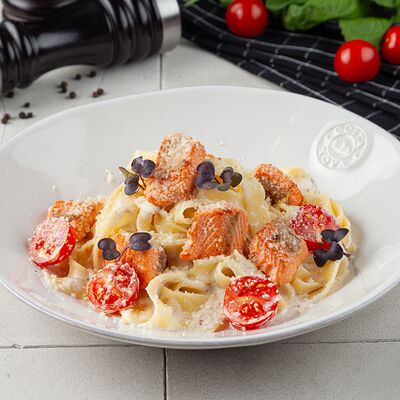 Фетучини с лососем в Вэллей кафе по цене 780 ₽