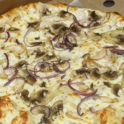 Пицца Курица-грибы в Добрый Шеф по цене 480 ₽