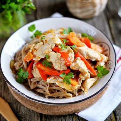 Вок с гречневой лапшой Соба, овощами и соусом в РАМЕН Паназиатская кухня по цене 400 ₽