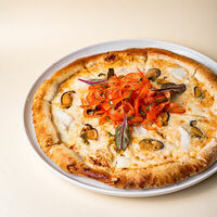 Пицца с мидиями и кальмаром в Трай