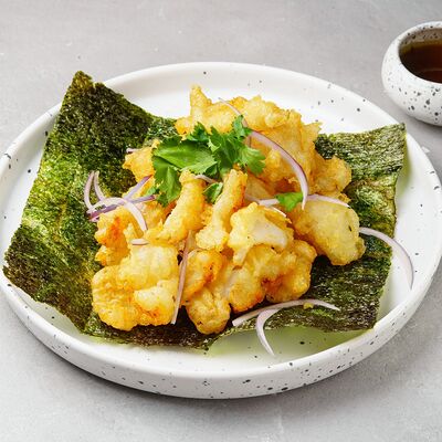 Хрустящие кальмары темпура с соусом алое шисо в Benshi по цене 640 ₽