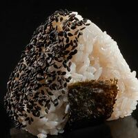 Онигири со снежным крабом в Сакура