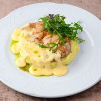 Филе цыпленка с картофельным пюре и сырным соусом в Chento