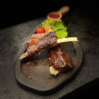 Томлёные говяжьи рёбра с кимчи в Шампур по цене 690 ₽