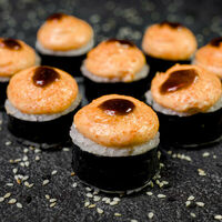 Ролл запеченный с жареным лососем в Restobar Первый & Ресторан доставки Личный повар