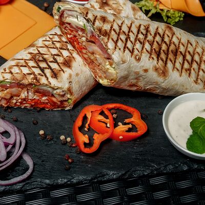 Сувлаки свиной в лаваше в Шаурмэн по цене 485 ₽