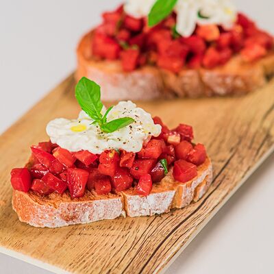 Брускетта со страчателлой в Tutti I Giorni по цене 1180 ₽