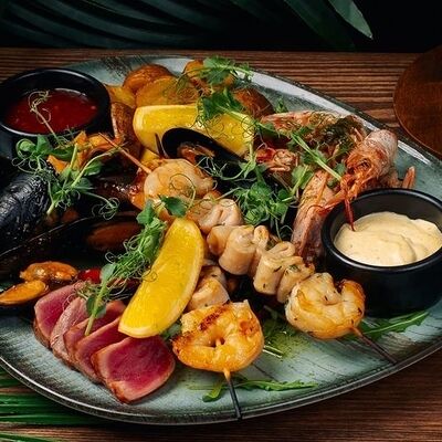 Ассорти морепродуктов в Хочу и буду по цене 1683 ₽