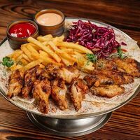Куриные крылышки с картофелем фри в Arnamal