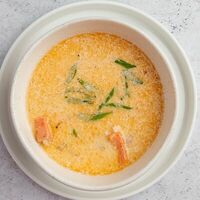 Сливочная уха с лососем и креветкой в NEW YORK