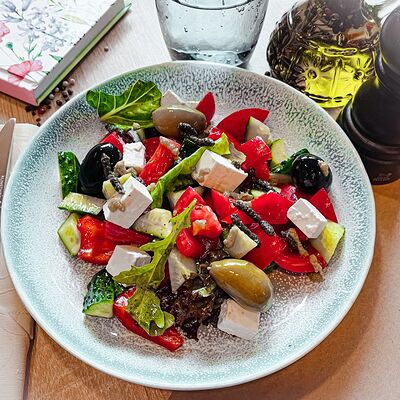 Греческий салат в Жуир по цене 580 ₽