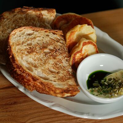 Домашний хлеб, оладушки, взбитое масло в Yale по цене 420 ₽