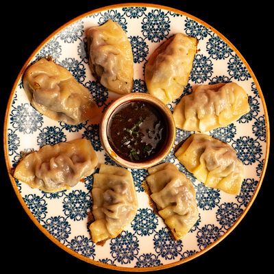 Гёдза с телятиной в Ultramen.jp по цене 390 ₽