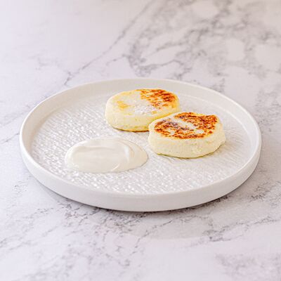 Сырники со сметаной (2 штуки) в Stories по цене 300 ₽