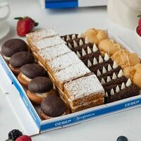 Ассорти пирожных Птифюръ Северное сияние в Север-Метрополь Традиции Вкуса