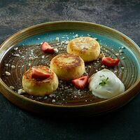 Сырники со сметаной в Двор Помидор