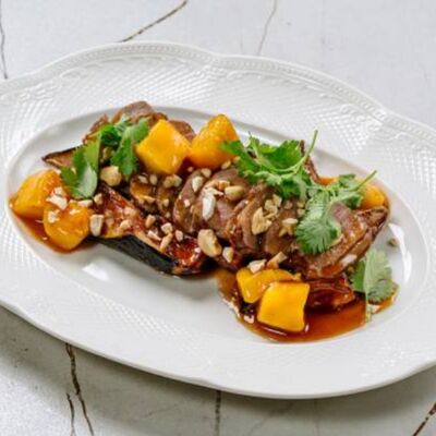 Утиная грудка с манго и баклажанами в Крем кафе по цене 1070 ₽