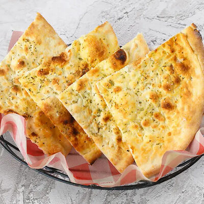 Фокачча с чесноком и розмарином в Биродром и Панчетта по цене 250 ₽