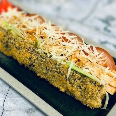 Суши-дог с запеченной курицей и овощами в Rock wave cafe по цене 480 ₽