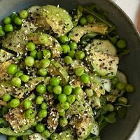 Raw Зеленый салат с авокадо в Veg Harmony Cafe