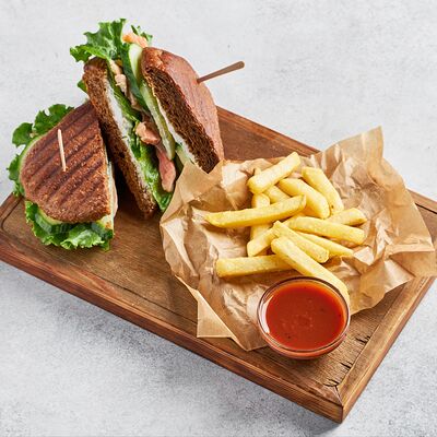 Сэндвич с семгой в Kekou Вкусная еда по цене 590 ₽