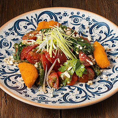 Салат из томатов с теплым сулугуни в Курагадиван по цене 465