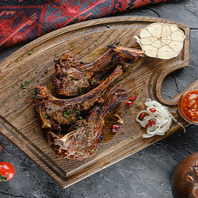 Шашлык из бараньих антрекотов в ТОПОР по цене 1050 ₽