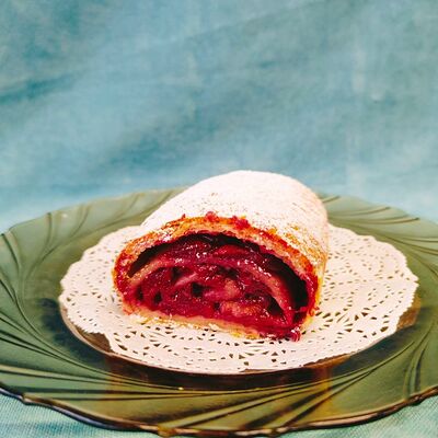 Штрудель с цельной вишней и грецким орехом без сахара в Кофе ЁЁ по цене 255 ₽