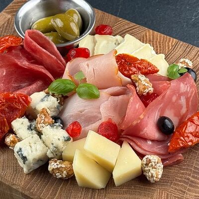 Сет под вино в По Чесноку по цене 1136 ₽