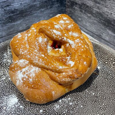 Пирожок с вишнейв Гурман на яузе по цене 100 ₽