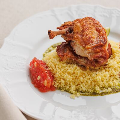 Цыплёнок тандури с кускусом в Wine Region по цене 1350 ₽