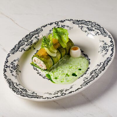 Салат с крабом и щучьей икрой в Шале Берёзка по цене 2300 ₽