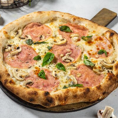 Пицца Ветчина с грибами в Рестомаркет Китчен по цене 450 ₽