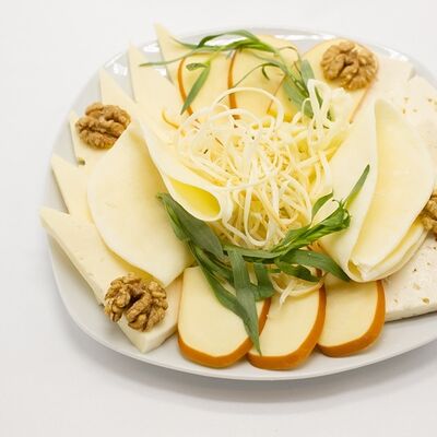 Ассорти сырное в Ламазо Грузинская Кухня по цене 1750 ₽