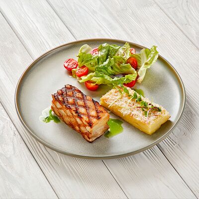 Свиная грудинка в Пармезан по цене 785 ₽