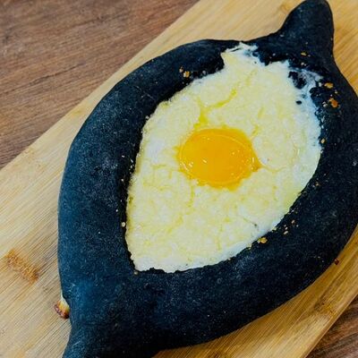 Хачапури по-аджарски Black в Все шашлыки по цене 1170 ₽