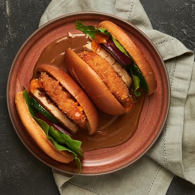 Бургер с курицей и сырным шницелем в Липа гастробар по цене 600 ₽