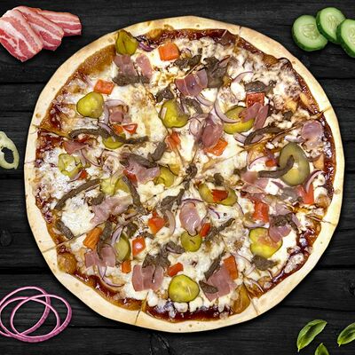 Мясной Барбекю, пицца 36 см в Мон Батонъ по цене 1437 ₽