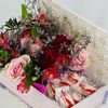 Цветы с конфетами Raffaello в подарочной коробке книгав Дарите красиво по цене 3250
